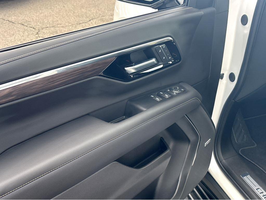 new 2025 Chevrolet Suburban car, priced at $85,325