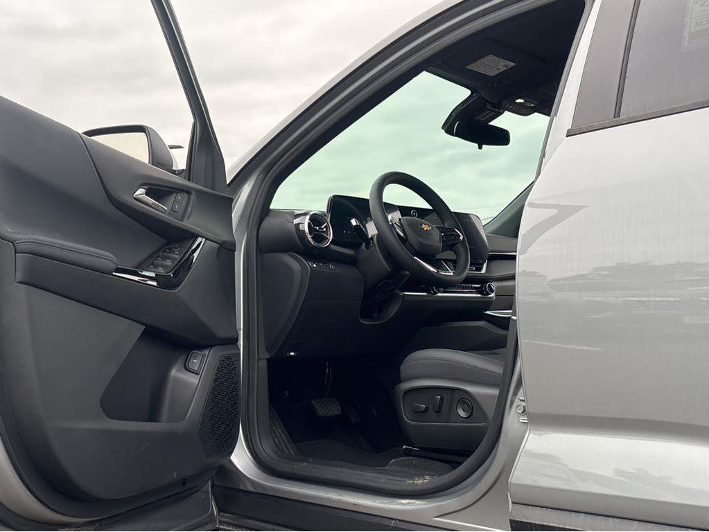 new 2026 Chevrolet Equinox car, priced at $34,168