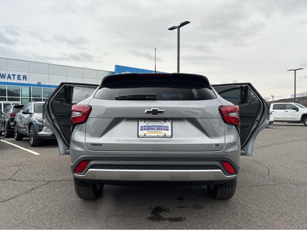 new 2025 Chevrolet Trax car, priced at $25,804