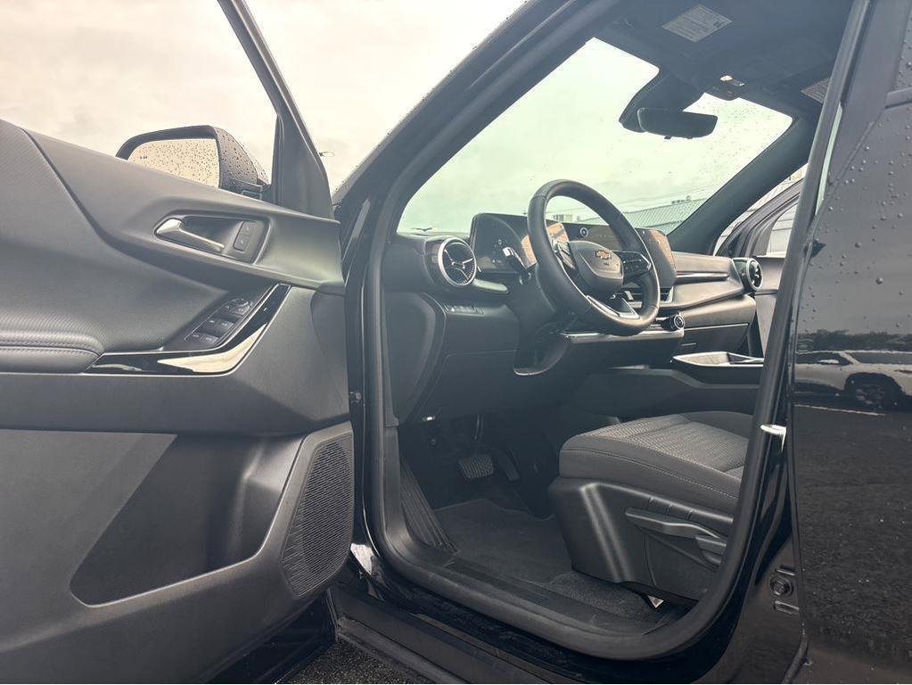 new 2025 Chevrolet Equinox car, priced at $33,080