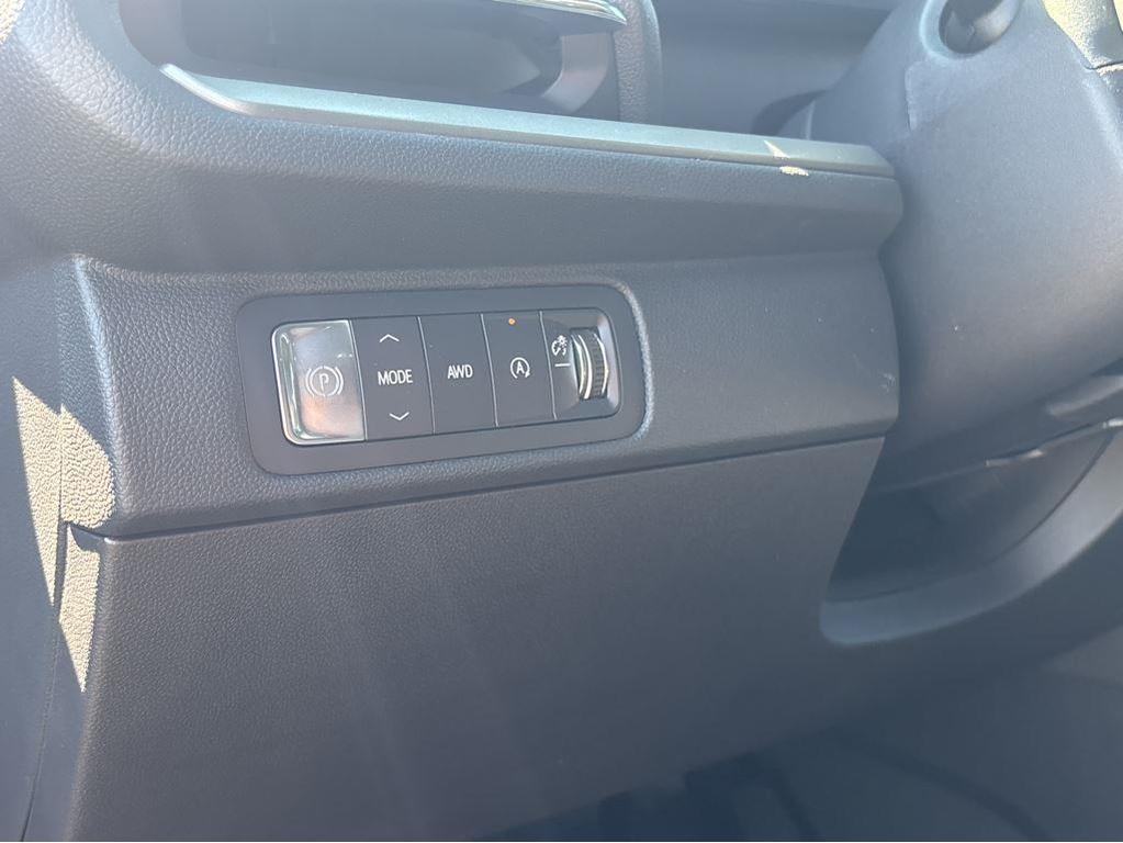 new 2026 Chevrolet Traverse car, priced at $47,215