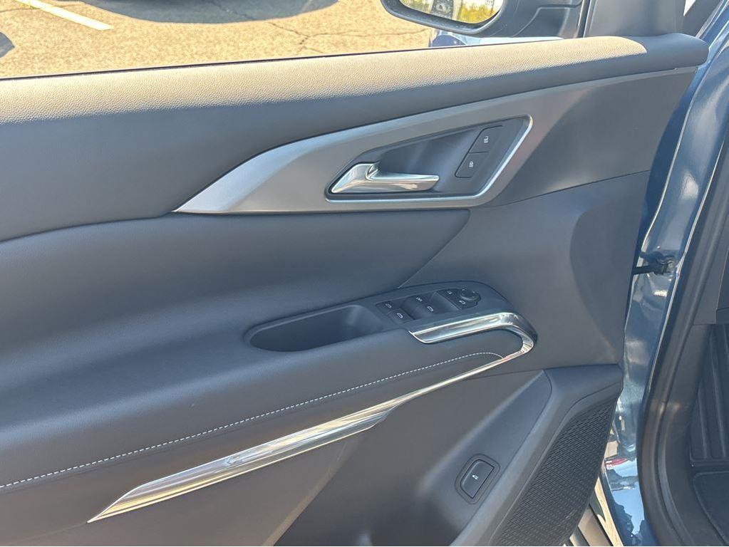 new 2026 Chevrolet Traverse car, priced at $47,215