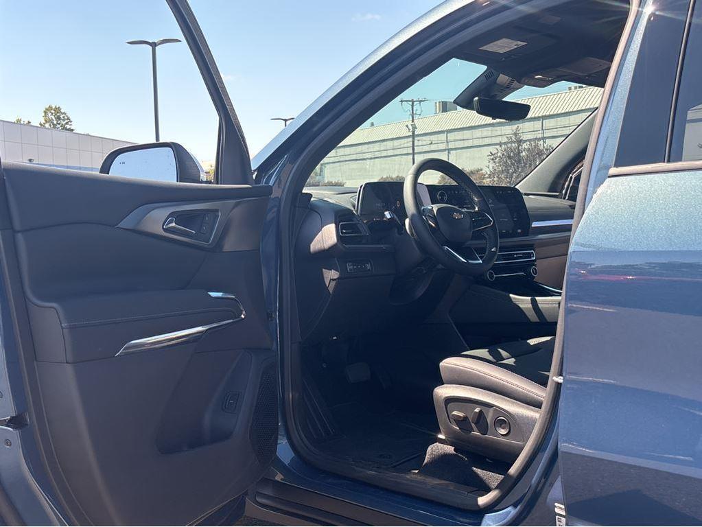 new 2026 Chevrolet Traverse car, priced at $47,215