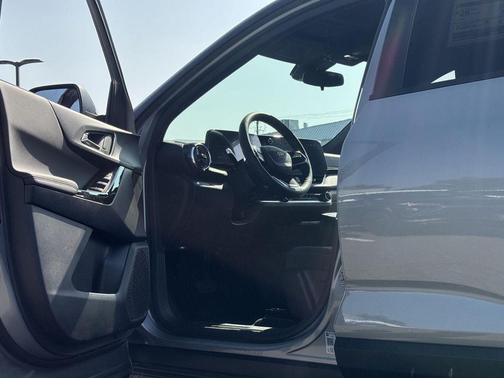 new 2026 Chevrolet Equinox car, priced at $32,815