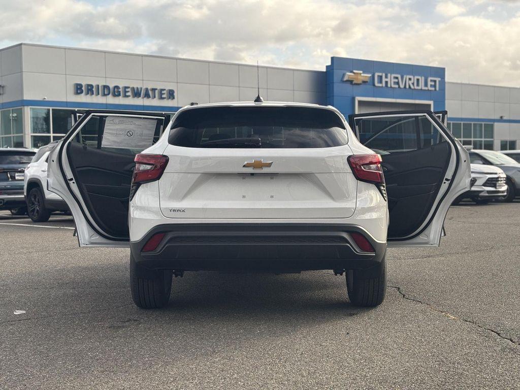 new 2026 Chevrolet Trax car, priced at $24,660