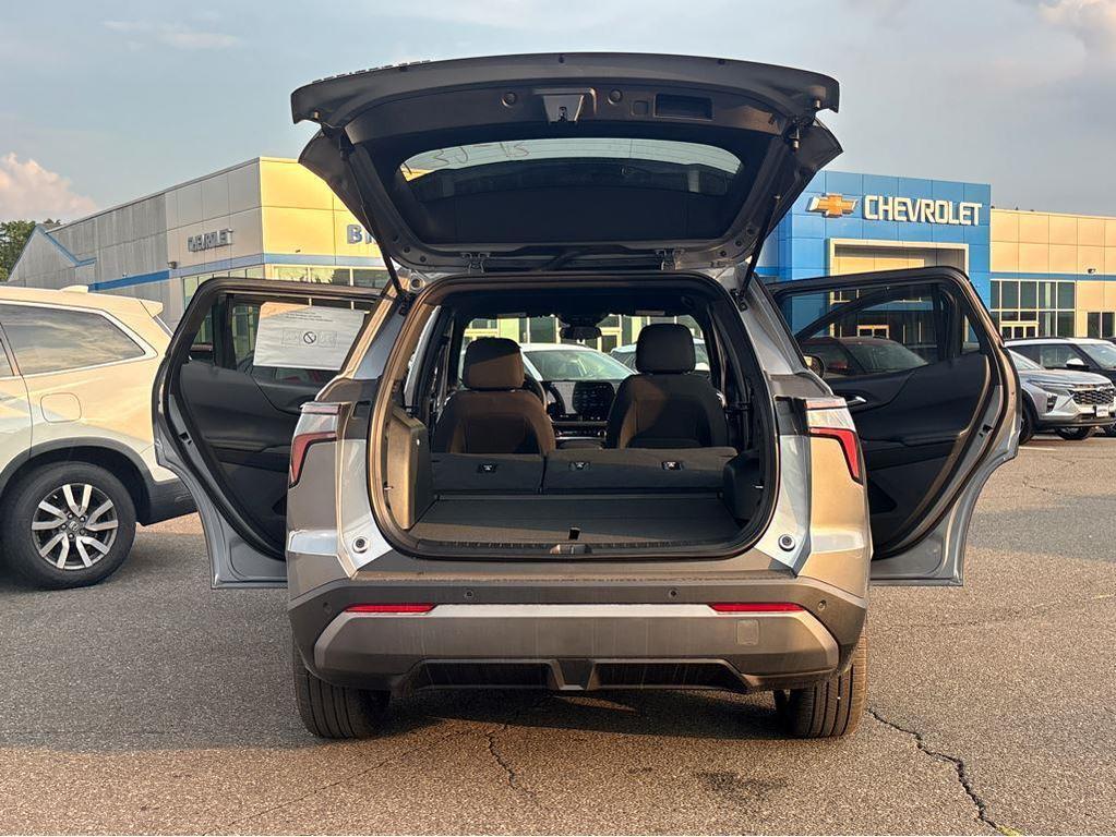 new 2026 Chevrolet Equinox car, priced at $33,070