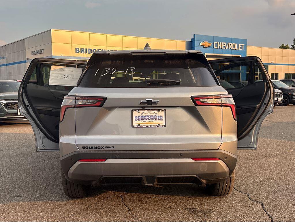 new 2026 Chevrolet Equinox car, priced at $33,070