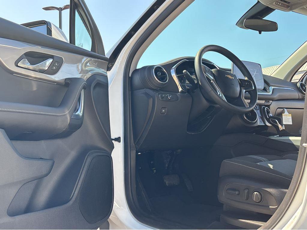new 2025 Chevrolet Blazer car, priced at $36,610