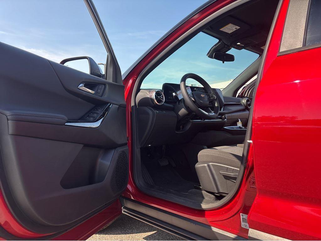 new 2026 Chevrolet Equinox car, priced at $32,644