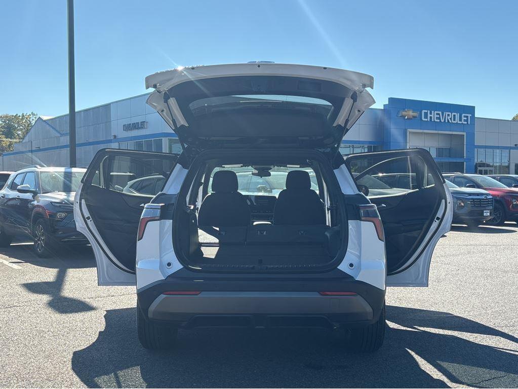new 2026 Chevrolet Equinox car, priced at $32,649