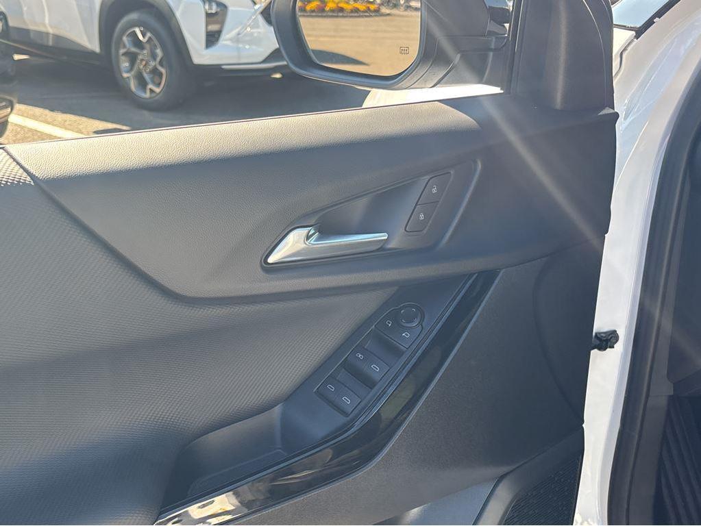 new 2026 Chevrolet Equinox car, priced at $32,649
