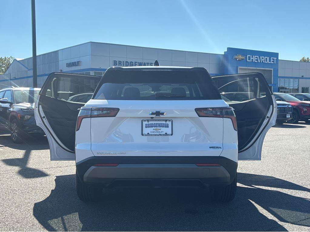 new 2026 Chevrolet Equinox car, priced at $32,649