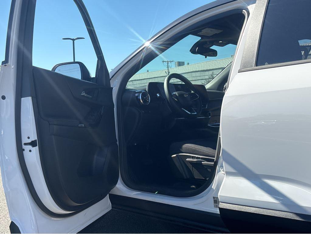 new 2026 Chevrolet Equinox car, priced at $32,649