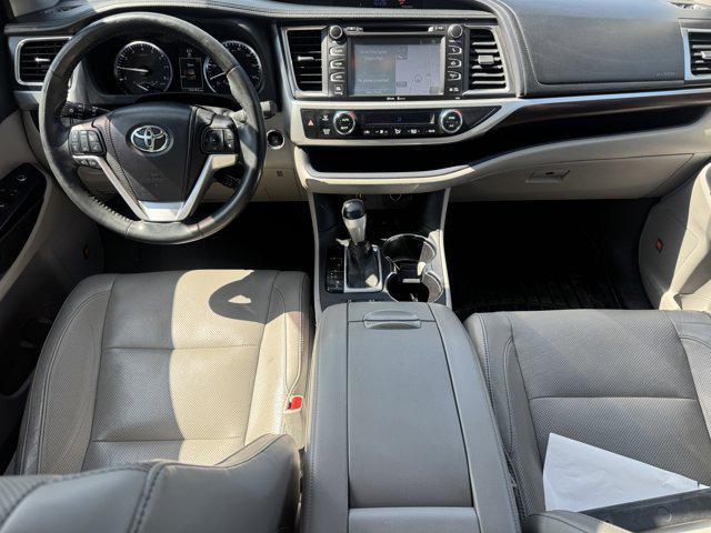 used 2015 Toyota Highlander car, priced at $15,392