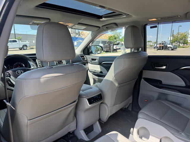 used 2015 Toyota Highlander car, priced at $15,392