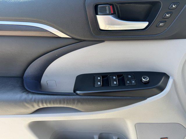 used 2015 Toyota Highlander car, priced at $15,392