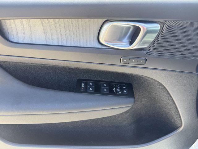 used 2021 Volvo XC40 car, priced at $30,291