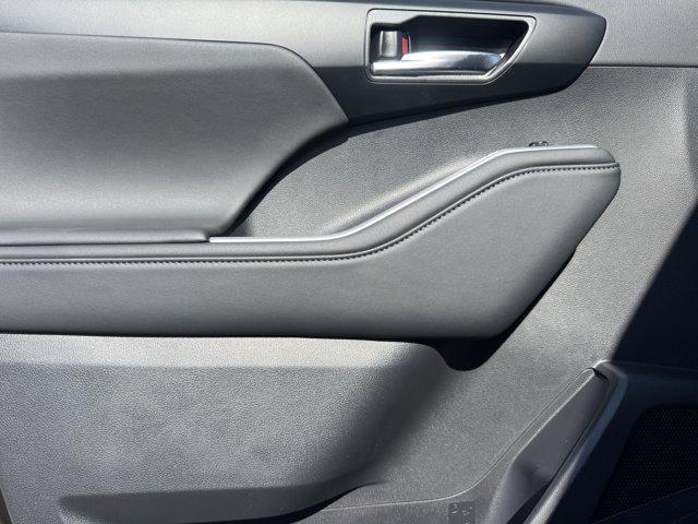 new 2025 Toyota Highlander car, priced at $47,133