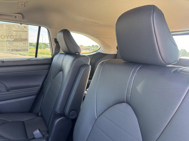 new 2025 Toyota Highlander car, priced at $47,133