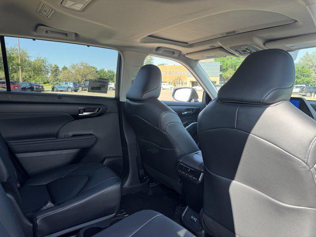 new 2025 Toyota Highlander car, priced at $47,133
