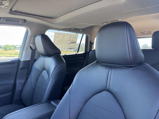 new 2025 Toyota Highlander car, priced at $47,133