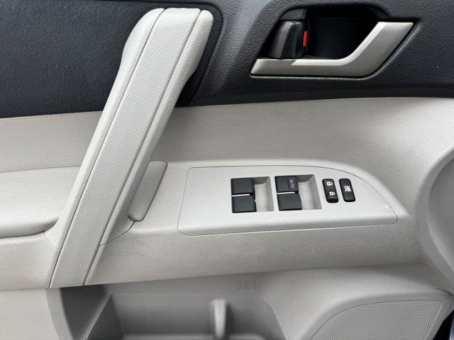used 2013 Toyota Highlander car, priced at $15,491
