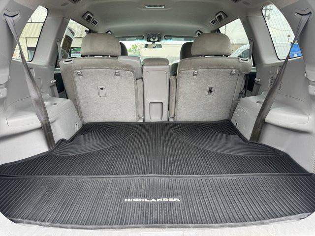 used 2013 Toyota Highlander car, priced at $15,491