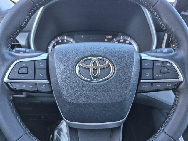 used 2022 Toyota Highlander car, priced at $37,282