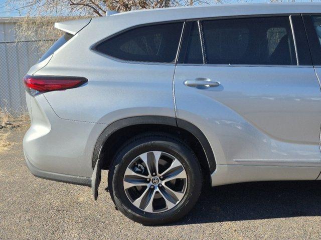 used 2022 Toyota Highlander car, priced at $37,282