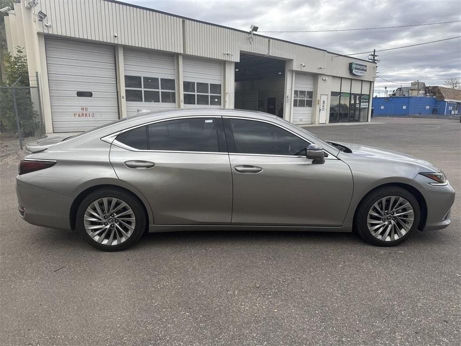 used 2021 Lexus ES 300h car, priced at $33,301