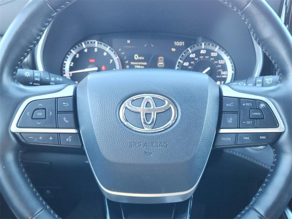 used 2022 Toyota Highlander car, priced at $40,292