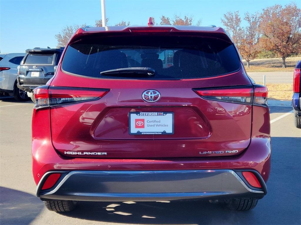 used 2022 Toyota Highlander car, priced at $40,292