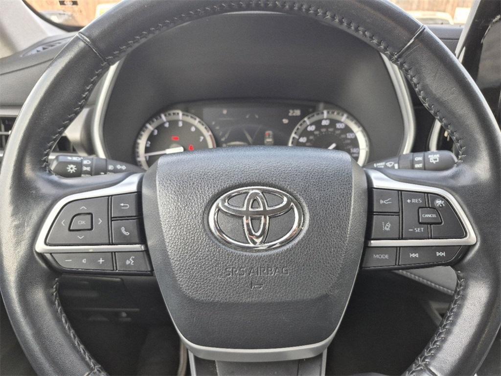 used 2022 Toyota Highlander car, priced at $34,983