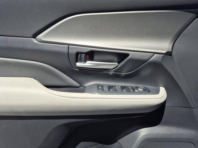 new 2025 Toyota Grand Highlander Hybrid car, priced at $50,633