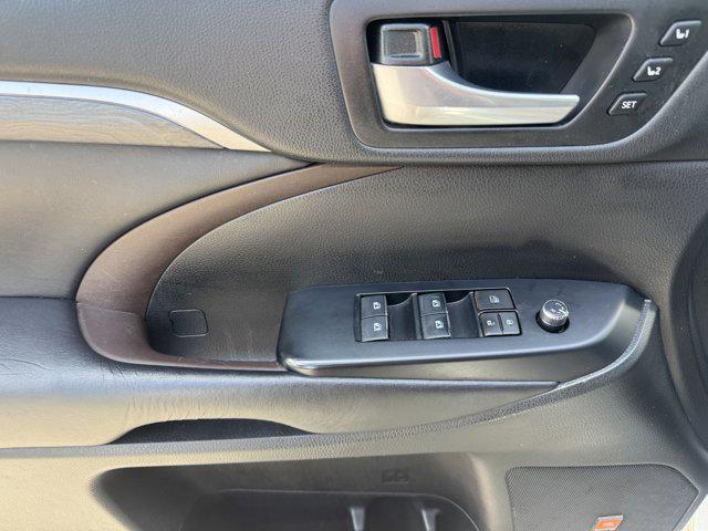 used 2018 Toyota Highlander Hybrid car, priced at $29,381