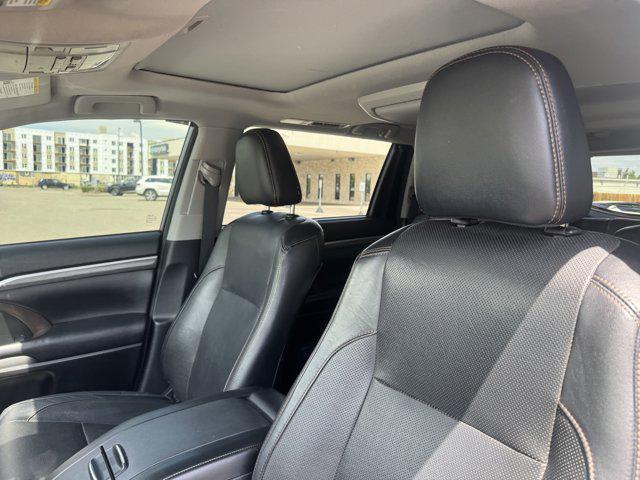 used 2018 Toyota Highlander Hybrid car, priced at $29,381