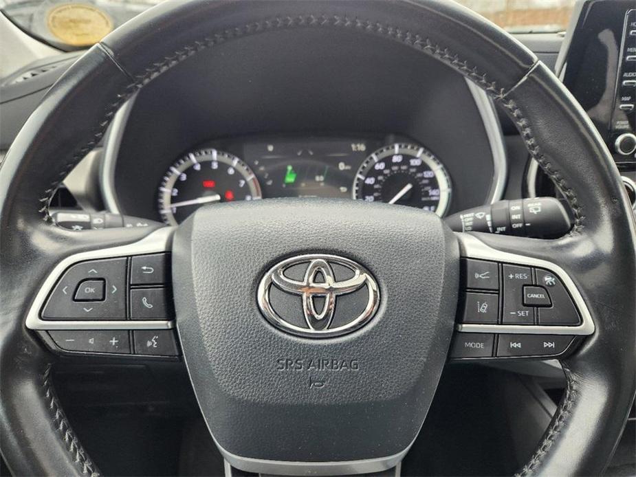 used 2022 Toyota Highlander car, priced at $28,983