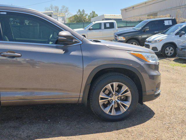 used 2015 Toyota Highlander car, priced at $22,221
