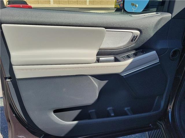 new 2025 Ford Expedition car, priced at $74,975