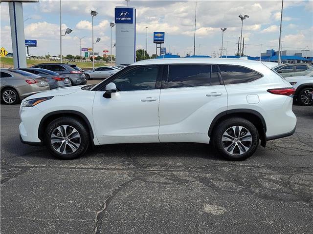used 2022 Toyota Highlander car, priced at $36,950