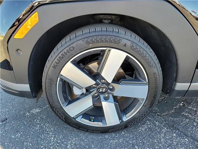 used 2025 Hyundai Santa Fe car, priced at $37,895