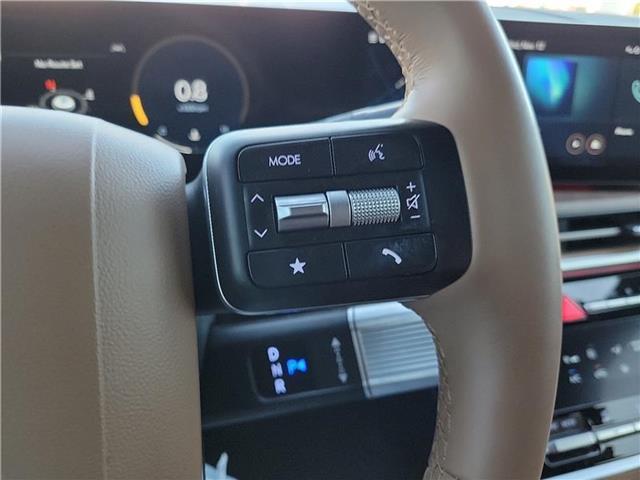 used 2025 Hyundai Santa Fe car, priced at $37,895