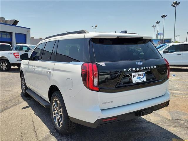 new 2025 Ford Expedition car, priced at $76,260