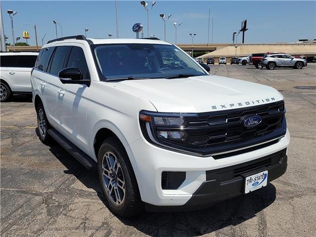 new 2025 Ford Expedition car, priced at $76,260