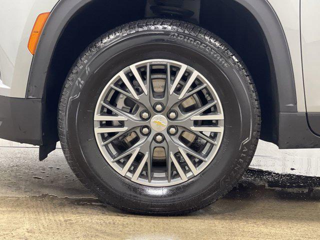 used 2025 Chevrolet Traverse car, priced at $40,018