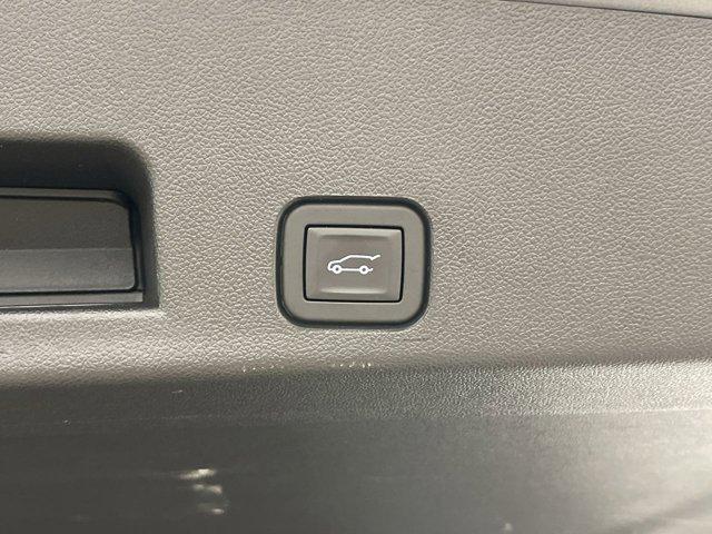 used 2025 Chevrolet Traverse car, priced at $40,018