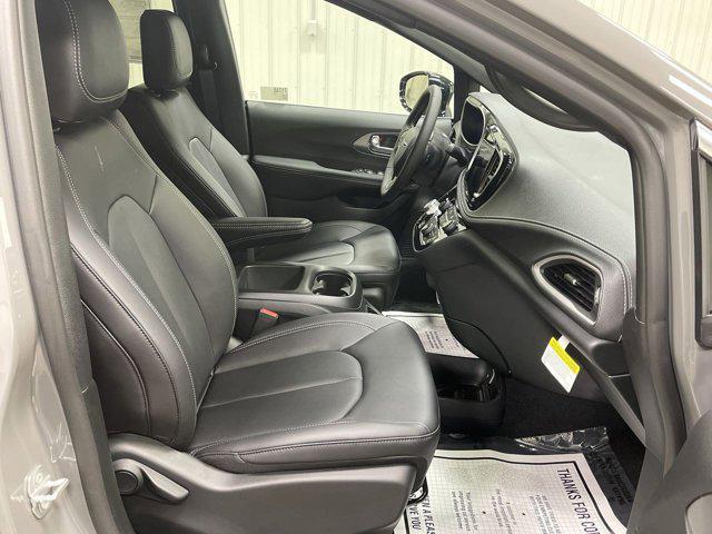 new 2025 Chrysler Pacifica car, priced at $43,291