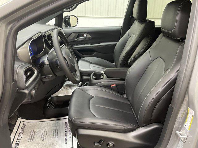 new 2025 Chrysler Pacifica car, priced at $43,291