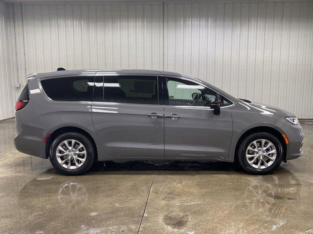 new 2025 Chrysler Pacifica car, priced at $43,291
