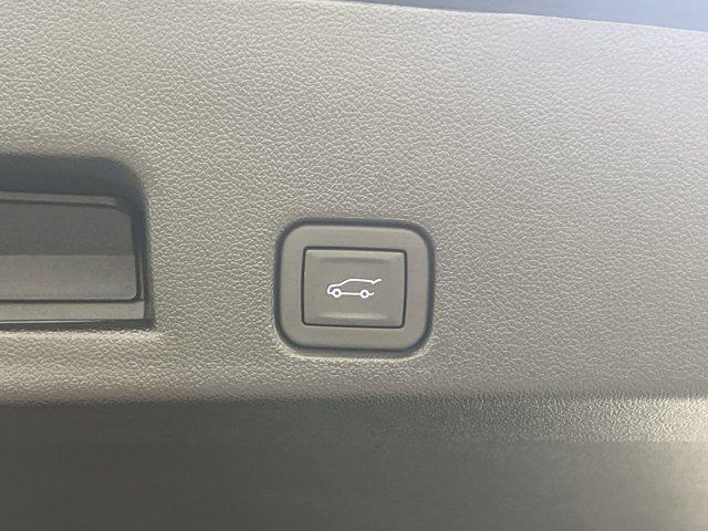 new 2025 Chevrolet Traverse car, priced at $53,616